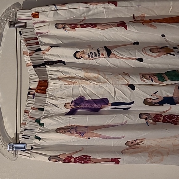 Taylor Swift SheShow Satin Pajama Set Wmn XL Lover Era White Colorful Sleepwear - Picture 10 of 14